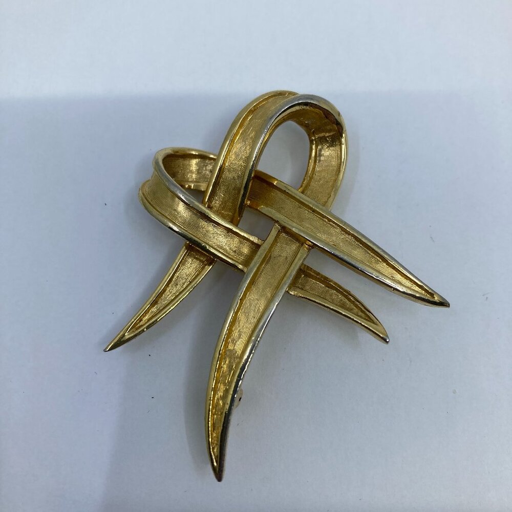 Vtg BOUCHER signed brushed gold tone bow ribbon brooch